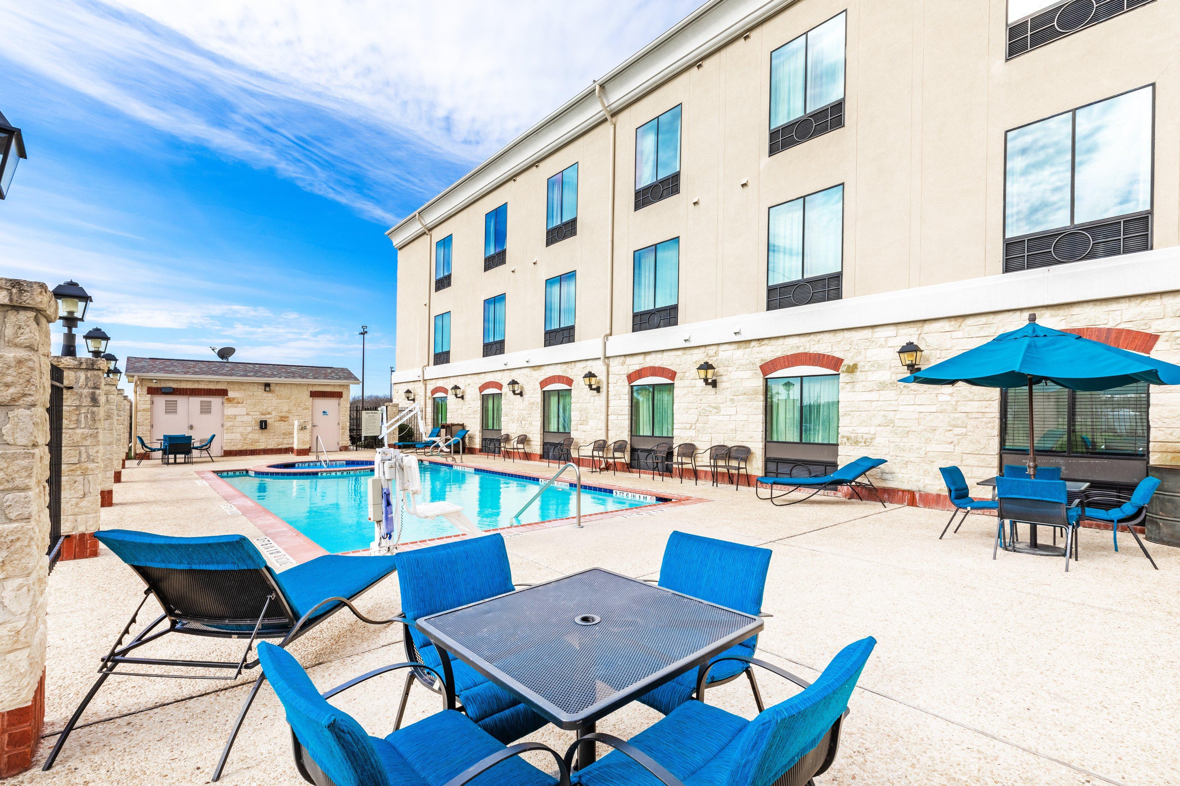 Holiday Inn Express Hotel & Suites Floresville By Ihg Exterior photo