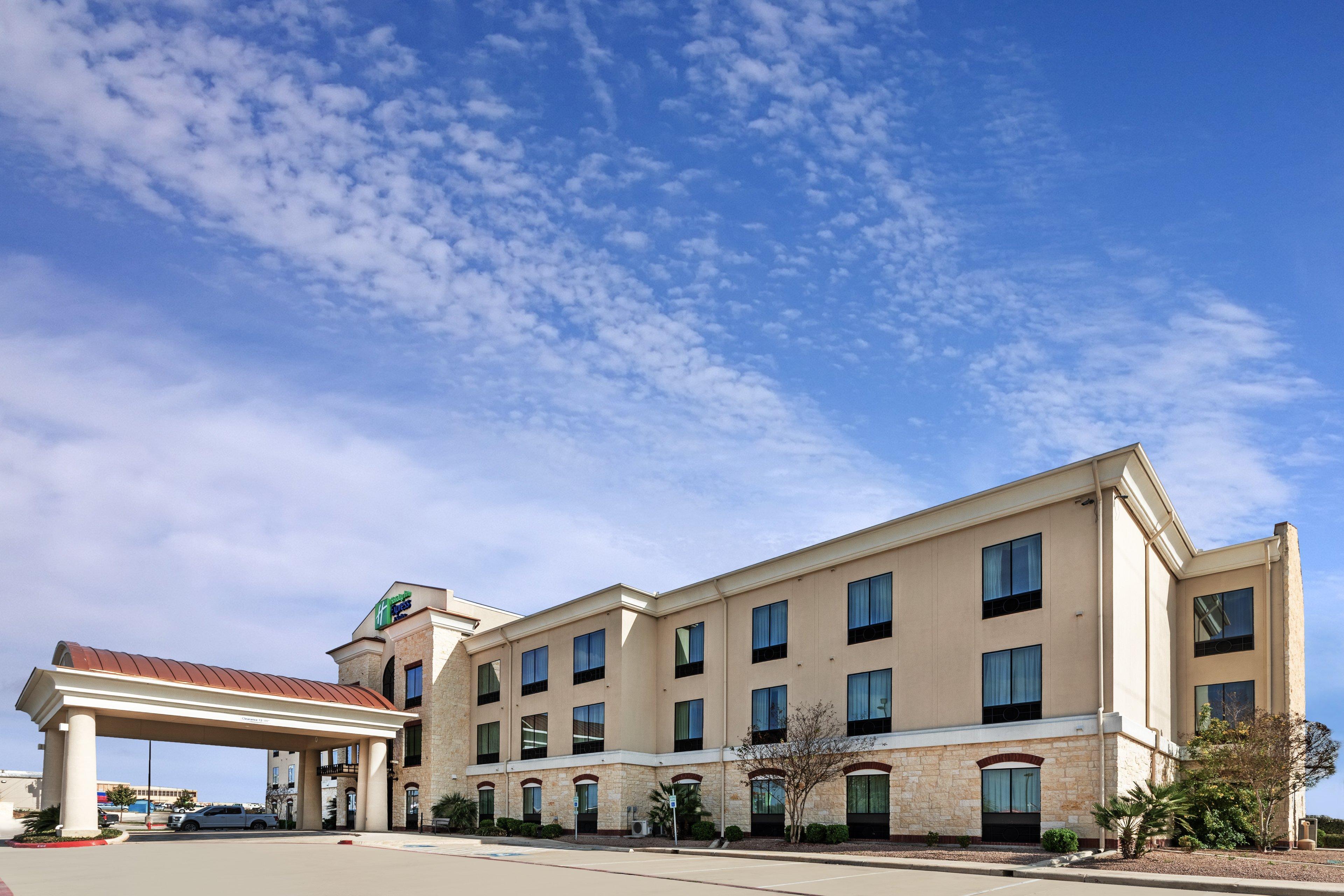 Holiday Inn Express Hotel & Suites Floresville By Ihg Exterior photo